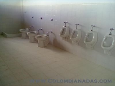 Totalmente comunitarios
Pobre colegio
