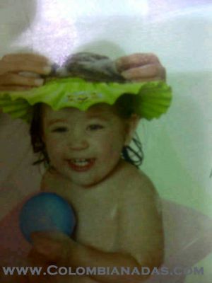 Para que no le caiga shampoo
