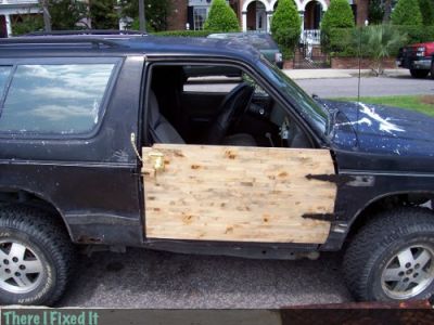 Se me daño la puerta
Keywords: puerta,carro