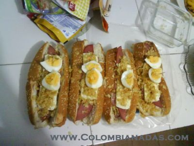 Un perro a la Colombiana XD
se demuetra el ingenio de los colombianos
Keywords: comida,colombianadas