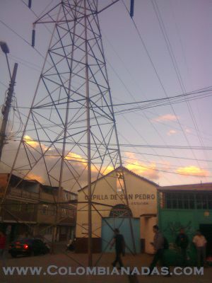 Una bonita y despejada entrada para una capilla
