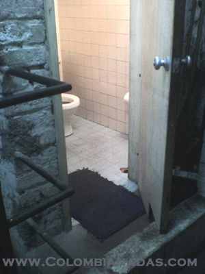 PUERTA BAÑO ABRE FACIL
Puerta tipo ¡easy open!  ingreso al Baño... cuidado con el obstáculo al salir!!!
Keywords: puerta;baño