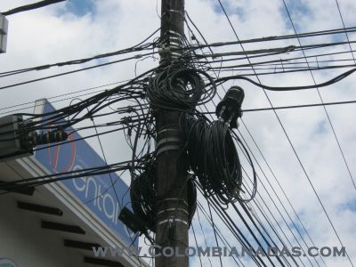el unico poste de energía en popayan
Keywords: cables, energía, popayan