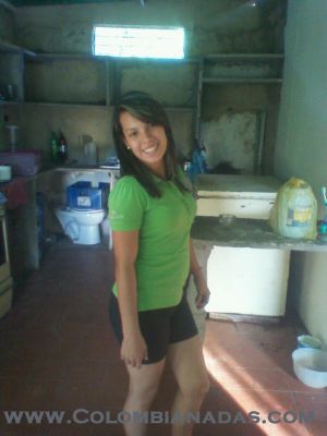 QUE HERMOSO FONDO
lo que no debe salir en una foto
Keywords: buena ,esa