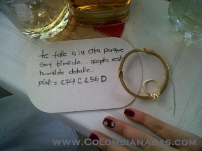 el timido
un hombre que envia un regalo con su pin  , para no mostrar su identidad
Keywords: el timido;el anillo