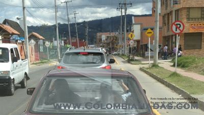 EL NEGOCIO DE LA SEÑALIZACION
Por la variante Chia, se pueden observar trayectos de 200 Mts con hasta 12 señales de transito
