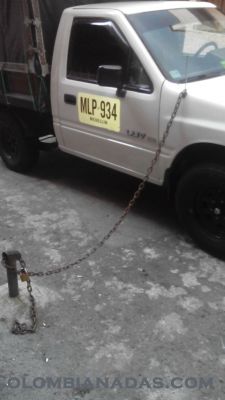 la seguridad ante todo
Carro amarrado con cadena a la antena.
Keywords: carro,cadena