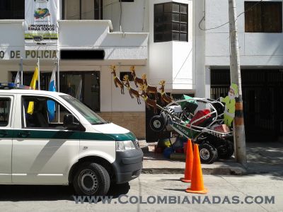 Papa noel policia
Todos son creativos, hasta la polícia
Keywords: navidad;polícia;papanoel
