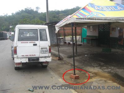 Iguazada de pueblo
"Cojamos hasta la calle que esto no es de nadie, hijuemadre"...En San Francisco Cundinamarca
Keywords: calle, espacio, publico, caseta